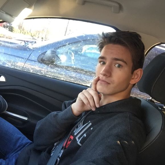 Meet your Posher, Carson - Picture 1 of 1